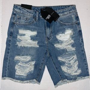 FASHION NOVA DESTROYED SHORTS SIZE MEDIUM- BRAND NEW